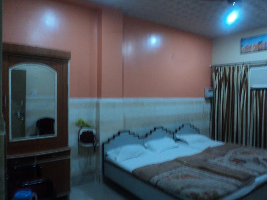 Hotel Jyoti Varanasi Værelse billede