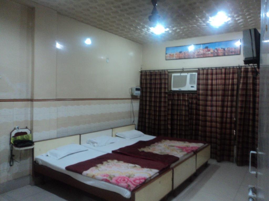 Hotel Jyoti Varanasi Værelse billede