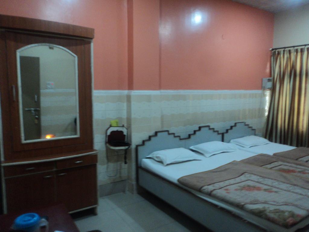 Hotel Jyoti Varanasi Værelse billede