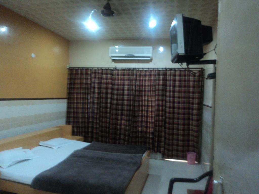 Hotel Jyoti Varanasi Værelse billede