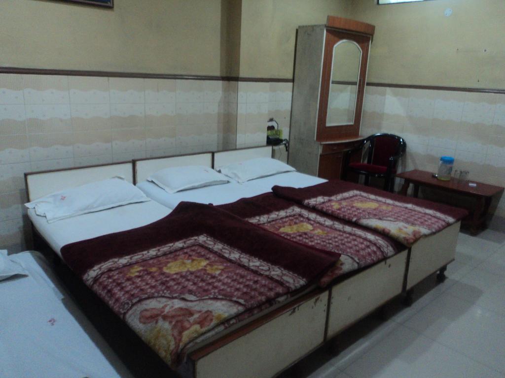 Hotel Jyoti Varanasi Værelse billede